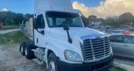 2010 Freightliner cascadia wih Detroit 60 series 14 liters 10 speed Eton Fuller for sale