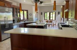 5 Bedrooms 4 Bathrooms, House for Sale in Kingston 6