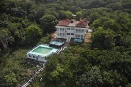 11 Bedrooms 9 Bathrooms, House for Sale in Green Island
