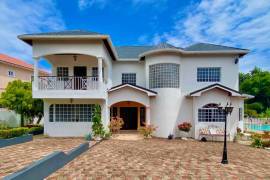 6 Bedrooms 5 Bathrooms, House for Sale in Tower Isle