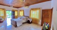 6 Bedrooms 5 Bathrooms, House for Sale in Tower Isle