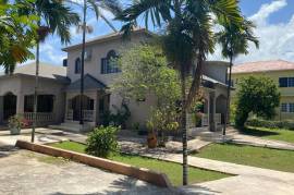 5 Bedrooms 5 Bathrooms, House for Sale in Duncans