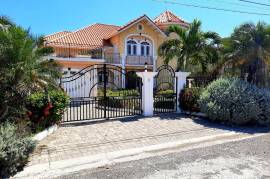 5 Bedrooms 4 Bathrooms, House for Sale in Lucea