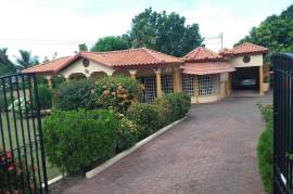 4 Bedrooms 3 Bathrooms, House for Sale in Kingston 8