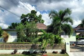 3 Bedrooms 2 Bathrooms, House for Sale in Kingston 8