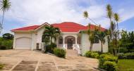 5 Bedrooms 4 Bathrooms, House for Sale in Runaway Bay