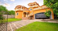 4 Bedrooms 4 Bathrooms, House for Sale in Red Hills