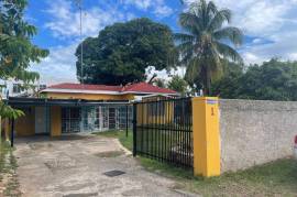 4 Bedrooms 2 Bathrooms, House for Sale in Kingston 5