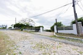 6 Bedrooms 4 Bathrooms, House for Sale in Spanish Town
