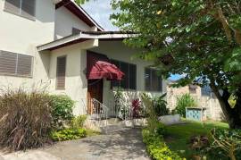 3 Bedrooms 2 Bathrooms, House for Sale in Kingston 6