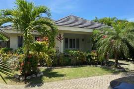 3 Bedrooms 2 Bathrooms, House for Sale in Laughlands