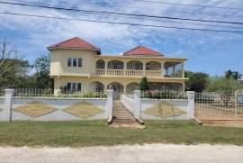 5 Bedrooms 5 Bathrooms, House for Sale in Duncans