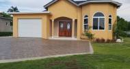 3 Bedrooms 2 Bathrooms, House for Sale in Runaway Bay