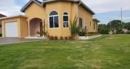 3 Bedrooms 2 Bathrooms, House for Sale in Runaway Bay