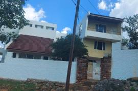 7 Bedrooms 4 Bathrooms, House for Sale in Spanish Town