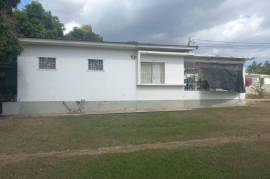 4 Bedrooms 2 Bathrooms, House for Sale in Kingston 19