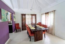 3 Bedrooms 2 Bathrooms, House for Sale in Laughlands