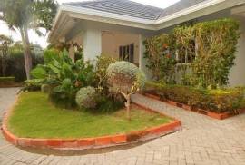 3 Bedrooms 2 Bathrooms, House for Sale in Laughlands