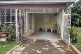 3 Bedrooms 2 Bathrooms, House for Sale in Kingston 8