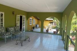 6 Bedrooms 5 Bathrooms, House for Sale in Linstead