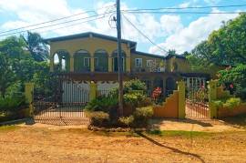 6 Bedrooms 5 Bathrooms, House for Sale in Linstead