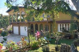 6 Bedrooms 5 Bathrooms, House for Sale in Linstead