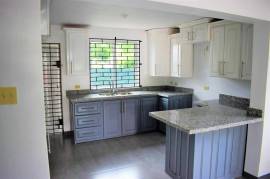 4 Bedrooms 3 Bathrooms, House for Sale in Kingston 8