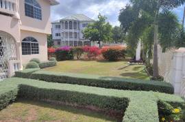 4 Bedrooms 4 Bathrooms, House for Sale in May Pen