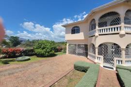 4 Bedrooms 4 Bathrooms, House for Sale in May Pen