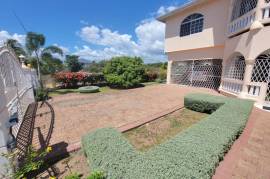 4 Bedrooms 4 Bathrooms, House for Sale in May Pen