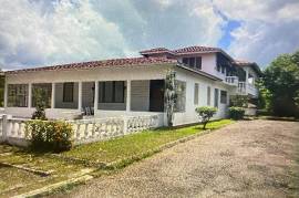 6 Bedrooms 5 Bathrooms, House for Sale in May Pen