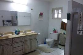 4 Bedrooms 3 Bathrooms, House for Sale in Kingston 6