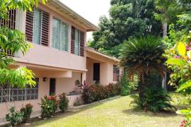 6 Bedrooms 4 Bathrooms, House for Sale in Kingston 19