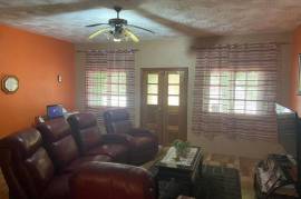 6 Bedrooms 4 Bathrooms, House for Sale in Pepper