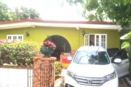 4 Bedrooms 3 Bathrooms, House for Sale in Kingston 6