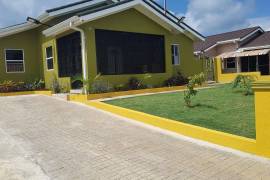 4 Bedrooms 3 Bathrooms, House for Sale in Falmouth