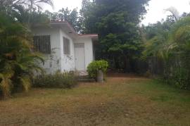 4 Bedrooms 2 Bathrooms, House for Sale in Kingston 8