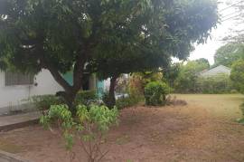 4 Bedrooms 2 Bathrooms, House for Sale in Kingston 8