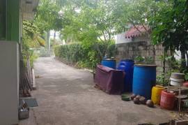 4 Bedrooms 2 Bathrooms, House for Sale in Kingston 8