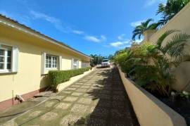 3 Bedrooms 2 Bathrooms, House for Sale in Tower Isle