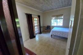 3 Bedrooms 2 Bathrooms, House for Sale in Tower Isle