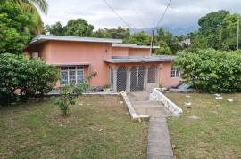 6 Bedrooms 3 Bathrooms, House for Sale in Kingston 8