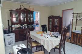 6 Bedrooms 3 Bathrooms, House for Sale in Kingston 8