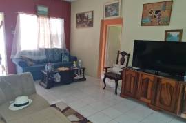 6 Bedrooms 3 Bathrooms, House for Sale in Kingston 8