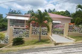 5 Bedrooms 4 Bathrooms, House for Sale in Tower Isle