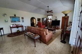 4 Bedrooms 3 Bathrooms, House for Sale in Tower Isle