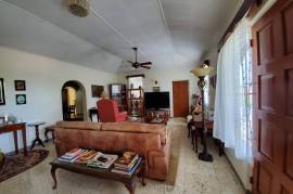 4 Bedrooms 3 Bathrooms, House for Sale in Tower Isle