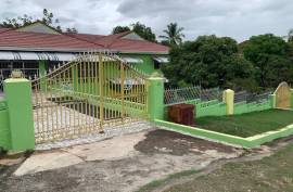 7 Bedrooms 5 Bathrooms, House for Sale in May Pen