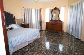 6 Bedrooms 5 Bathrooms, House for Sale in Santa Cruz