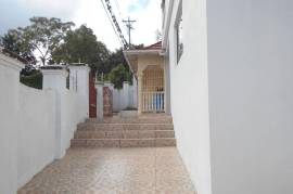 3 Bedrooms 4 Bathrooms, House for Sale in Runaway Bay